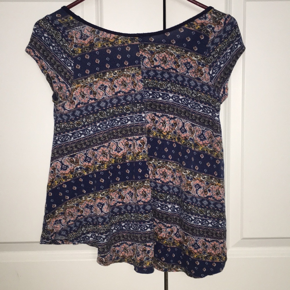 Patterned top - Picture 2 of 3